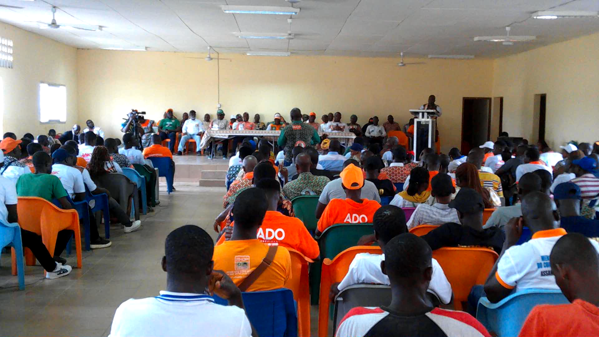 2-gbeke-assahore-konan-jacques-prone-lunite-et-remobilise-les-militants-du-rhdp-a-diabo-et-languibonou-2