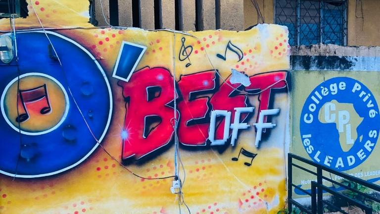 bouake-un-bar-ferme-au-rez-de-chaussee-dun-college-prive-a-air-france-2-4