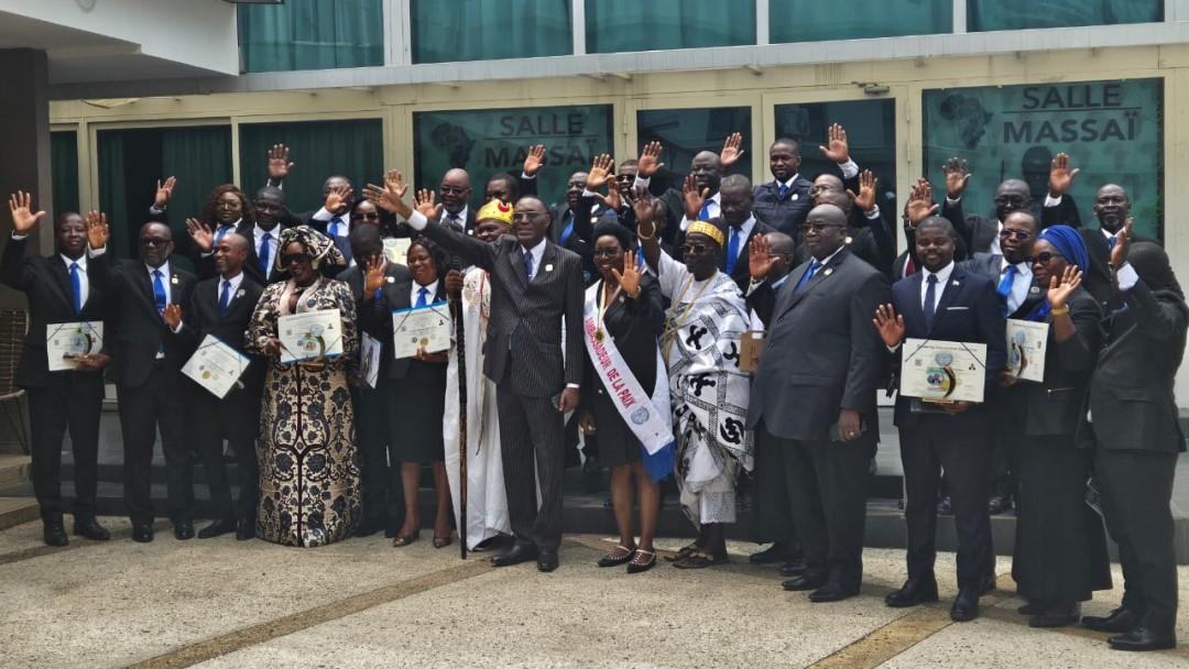 Photo-de-famille-ong-la-porte-de-la-nouvelle-esperance-pepe-sophie