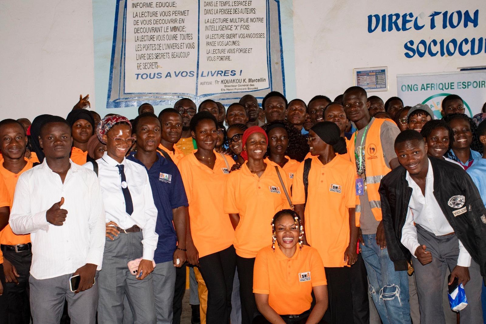 photo-famille-radio-gbeke-fm-3eme-edition-du-concours-de-talents-mediatiques-2