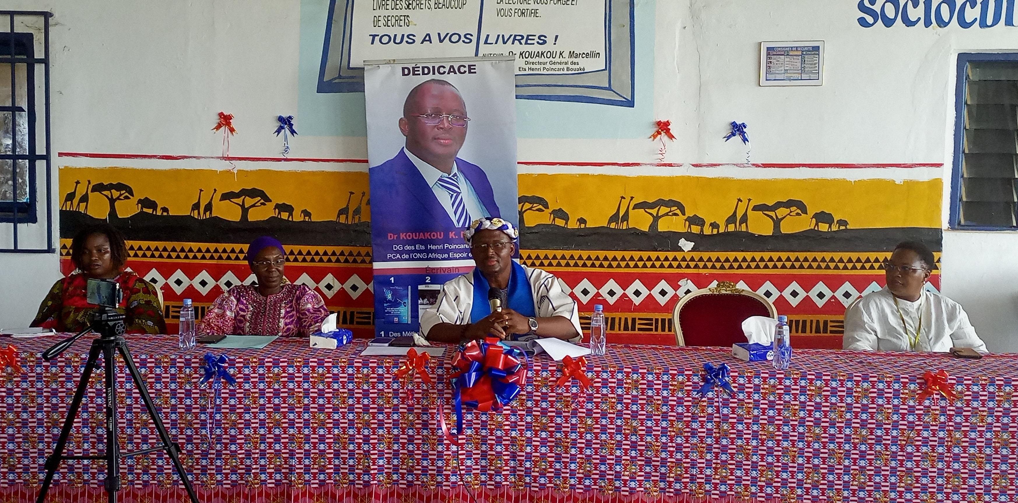 table-de-seance-bouake-la-6e-edition-des-journees-internationales-du-livre-de-gbeke-annoncee-pour-av.jpg